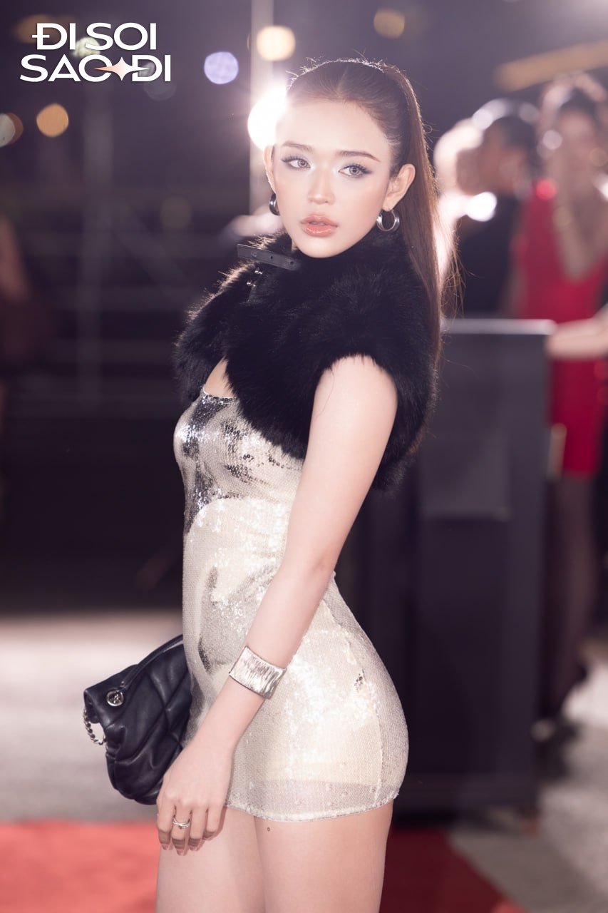 Đại tiệc nhan sắc trên du thuyền 5 sao hot nhất đêm nay: Dàn mỹ nhân, phú bà đổ bộ, không giật spotlight không về!- Ảnh 15.