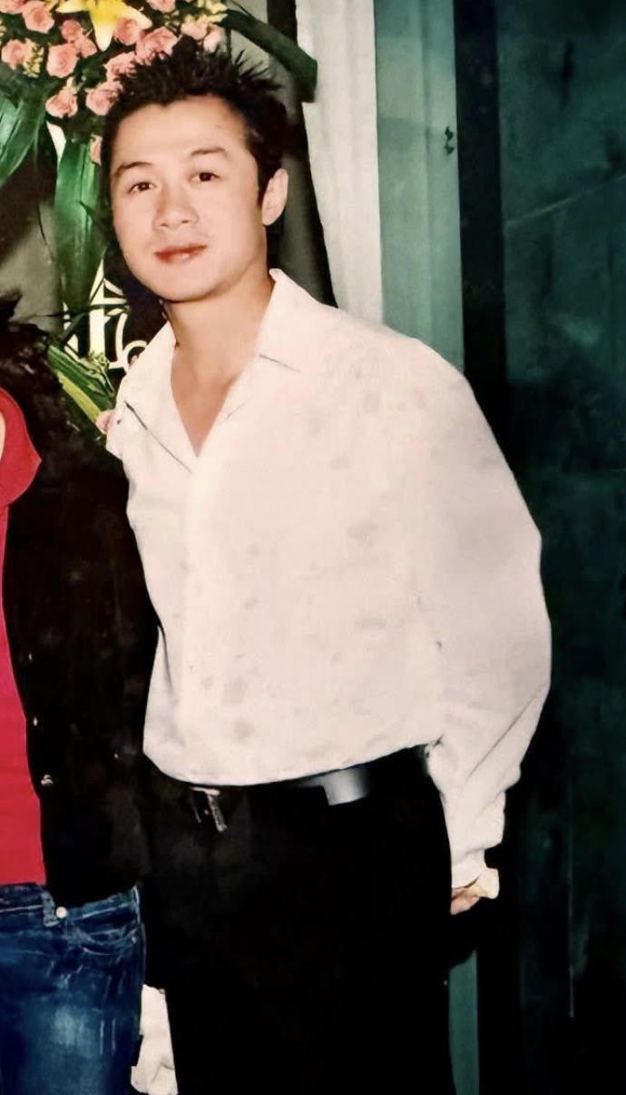 Qu&aacute; khứ của nam thần VTV: Visual cỡ t&agrave;i tử, m&agrave; cũng rất... idol- Ảnh 1.