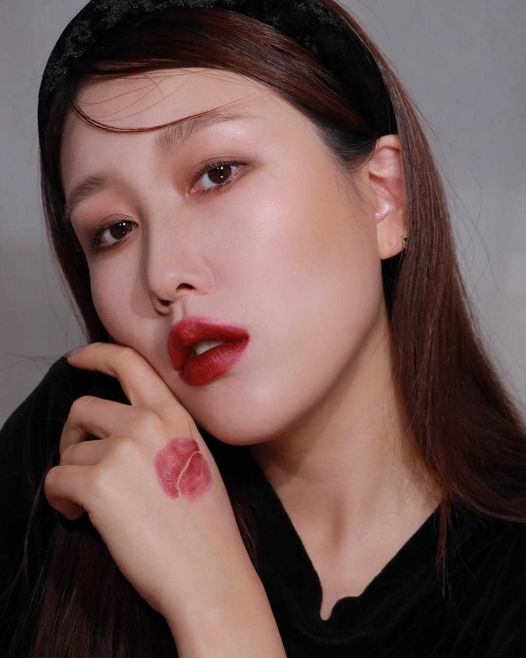 C&oacute; h&atilde;ng son cứ trời lạnh l&agrave; chiếm s&oacute;ng MXH: Qu&aacute; nhiều m&agrave;u hot trend, l&ecirc;n m&ocirc;i slay th&ocirc;i rồi!- Ảnh 7.