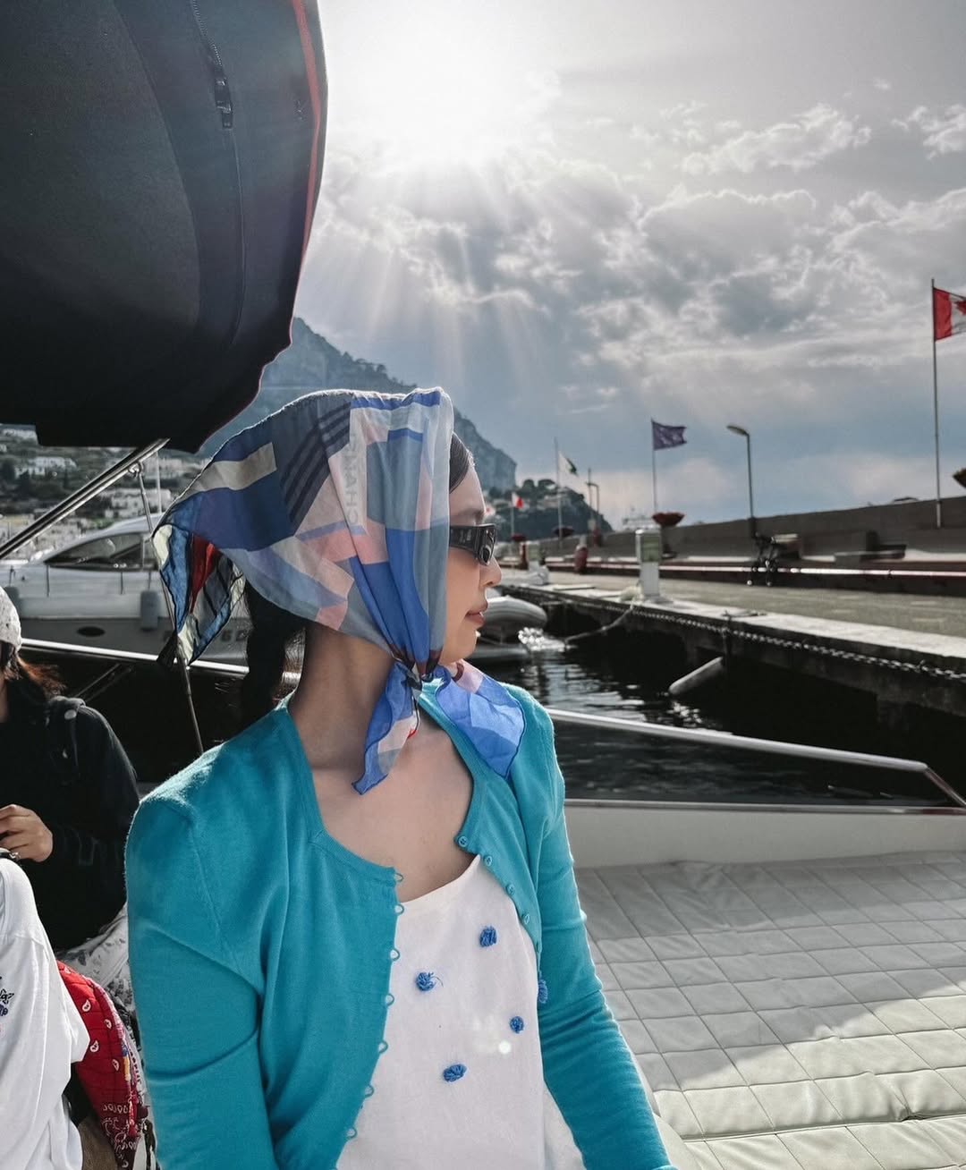 Mỹ nh&acirc;n thấp b&eacute; nhưng mặc g&igrave; cũng sang, đến hơi thở cũng kh&iacute; chất: Cả showbiz c&oacute; đ&uacute;ng 1 người!- Ảnh 13.