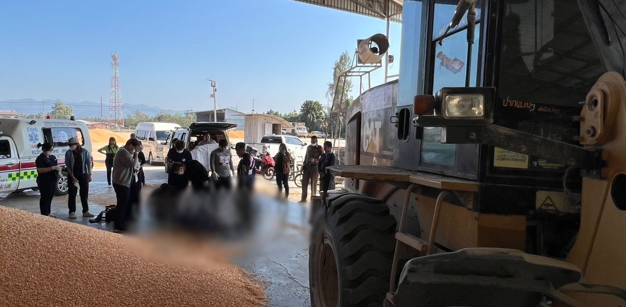 Cứu đồng nghiệp khỏi nguy hiểm, người phụ nữ bị m&aacute;y x&uacute;c c&aacute;n tử vong, chồng con nghe tin rồi ng&atilde; quỵ- Ảnh 1.