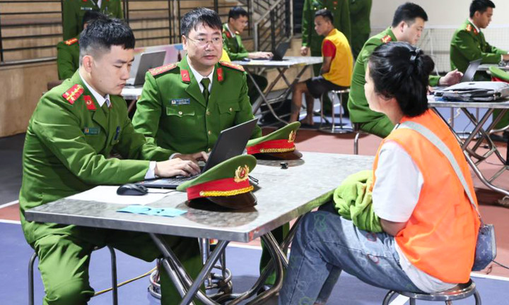 Đột k&iacute;ch s&agrave;o huyệt lừa đảo xuy&ecirc;n quốc gia tại Campuchia, bắt giữ 205 người- Ảnh 5.