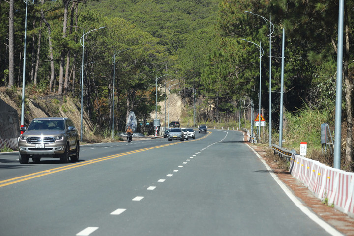 C&aacute;c phương tiện đ&atilde; được đi đường đ&egrave;o Prenn để l&ecirc;n Đ&agrave; Lạt- Ảnh 1.