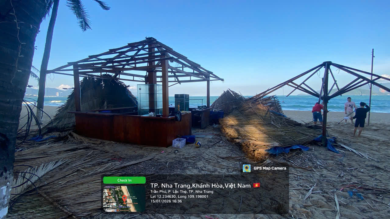 Kh&aacute;nh H&ograve;a: Th&aacute;o dỡ qu&aacute;n bar c&oacute; nh&acirc;n vi&ecirc;n cầm xẻng dọa đ&aacute;nh kh&aacute;ch du lịch- Ảnh 2.