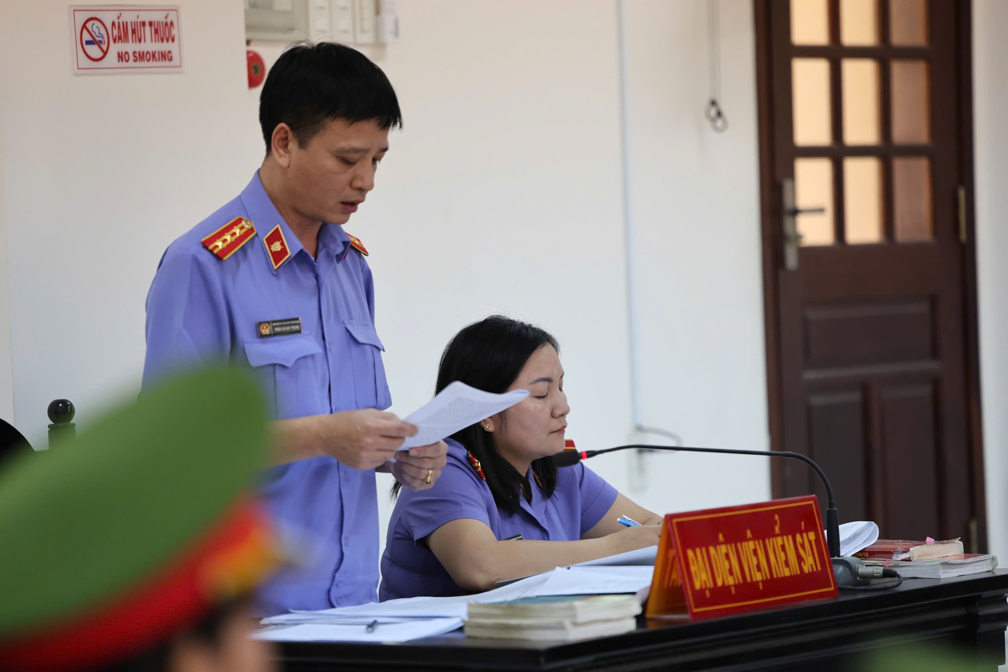 YouTuber Đinh Lan l&atilde;nh &aacute;n, b&agrave; Nguyễn Phương Hằng y&ecirc;u cầu &ldquo;bu&ocirc;ng bỏ s&acirc;n si"- Ảnh 3.