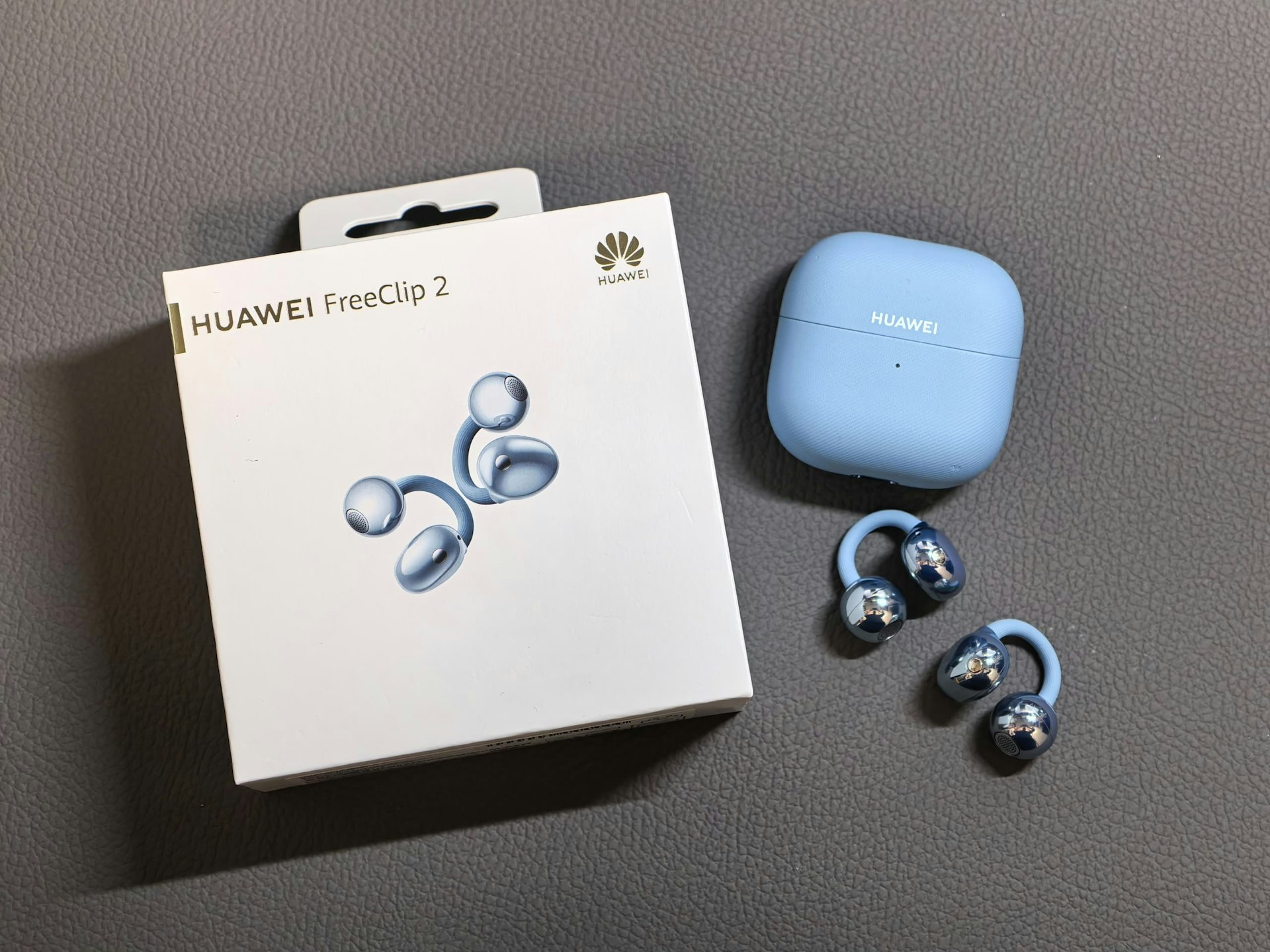 Mẫu tai nghe thiết kế lạ mắt, gi&aacute; 5 triệu đồng- Ảnh 1.