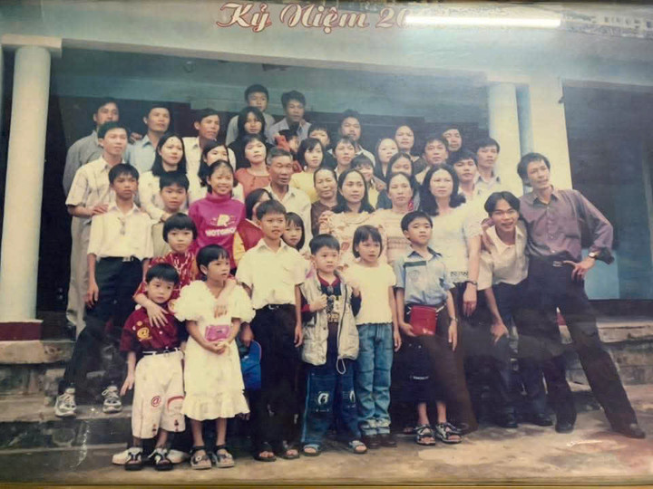 Bộ ảnh đại gia đ&igrave;nh Gia Lai gần 100 người g&acirc;y sốt v&igrave; được chụp đều đặn 22 năm- Ảnh 2.