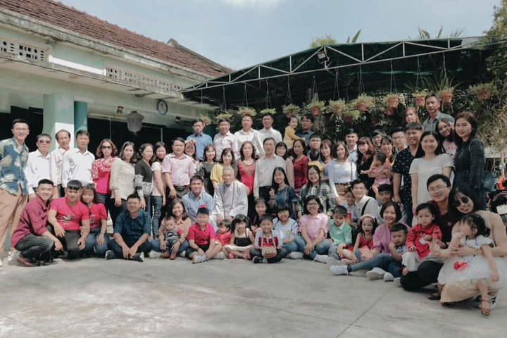 Bộ ảnh đại gia đ&igrave;nh Gia Lai gần 100 người g&acirc;y sốt v&igrave; được chụp đều đặn 22 năm- Ảnh 4.