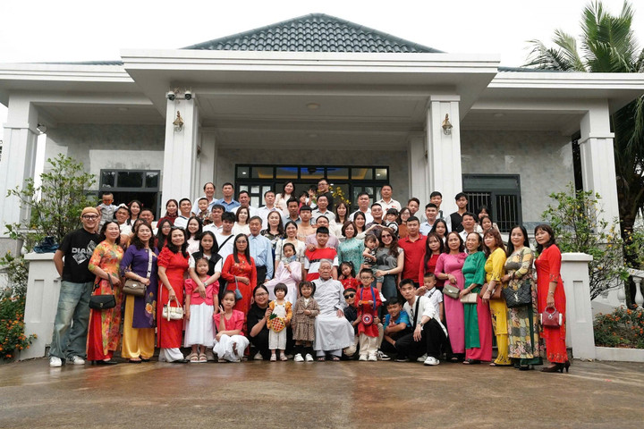 Bộ ảnh đại gia đ&igrave;nh Gia Lai gần 100 người g&acirc;y sốt v&igrave; được chụp đều đặn 22 năm- Ảnh 7.