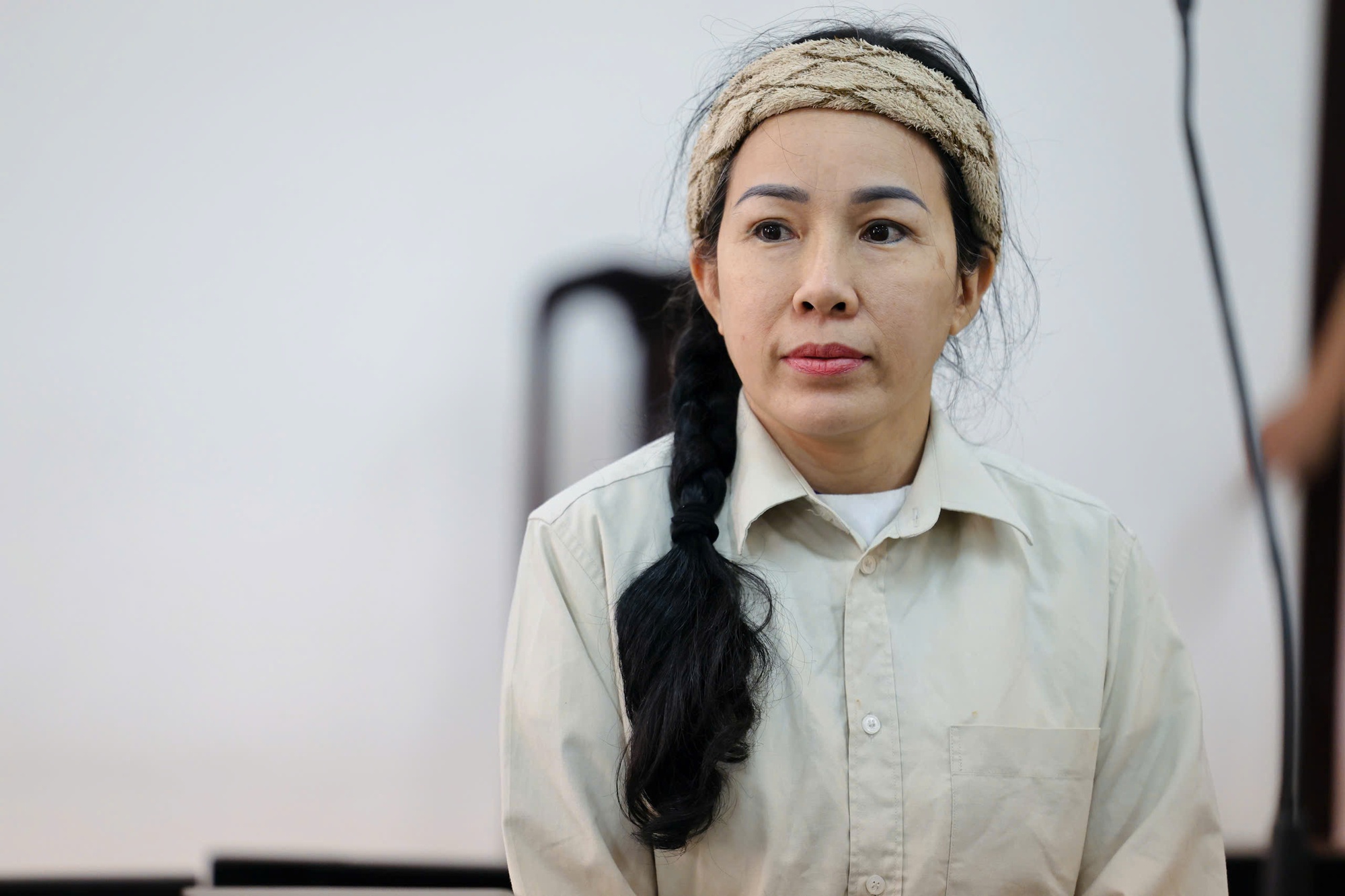 YouTuber Đinh Lan l&atilde;nh &aacute;n, b&agrave; Nguyễn Phương Hằng y&ecirc;u cầu &ldquo;bu&ocirc;ng bỏ s&acirc;n si"- Ảnh 1.