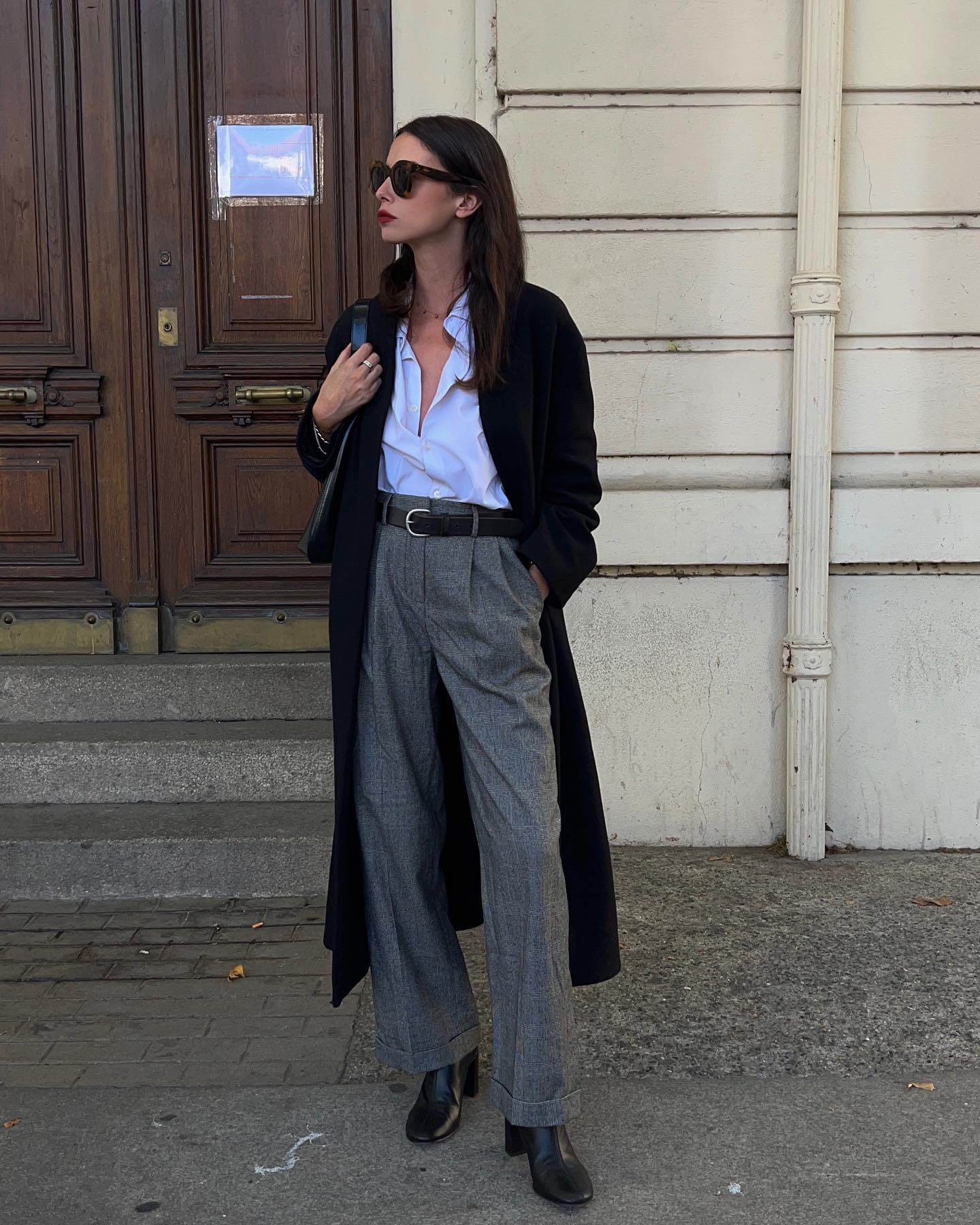 Phụ nữ Ph&aacute;p diện quần ống rộng với 5 mẫu &aacute;o, ai th&iacute;ch style đơn giản c&agrave;ng n&ecirc;n tham khảo- Ảnh 9.