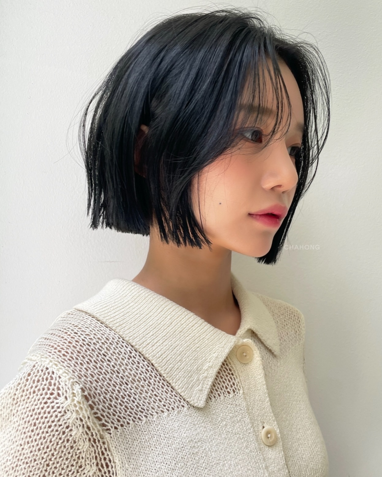 4 kiểu t&oacute;c kh&ocirc;ng cần nhuộm m&agrave;u vẫn rất trẻ, giữ nguy&ecirc;n m&agrave;u đen lại c&agrave;ng sang- Ảnh 7.