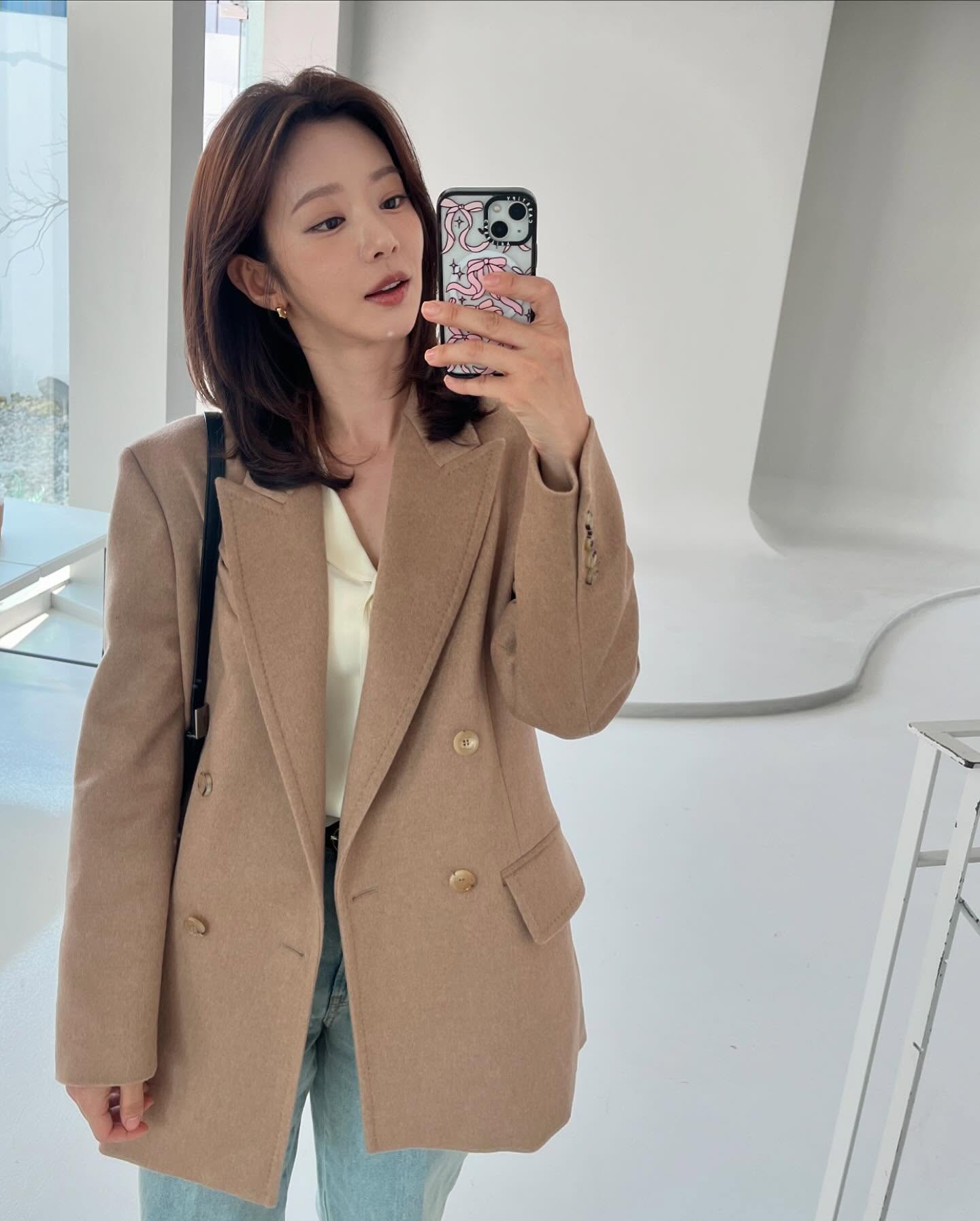 Nữ diễn vi&ecirc;n gần 40 tuổi vẫn đ&oacute;ng phim ng&ocirc;n t&igrave;nh rất 