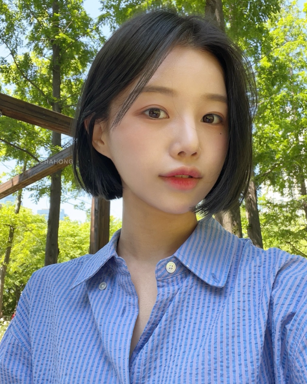 4 kiểu t&oacute;c kh&ocirc;ng cần nhuộm m&agrave;u vẫn rất trẻ, giữ nguy&ecirc;n m&agrave;u đen lại c&agrave;ng sang- Ảnh 6.