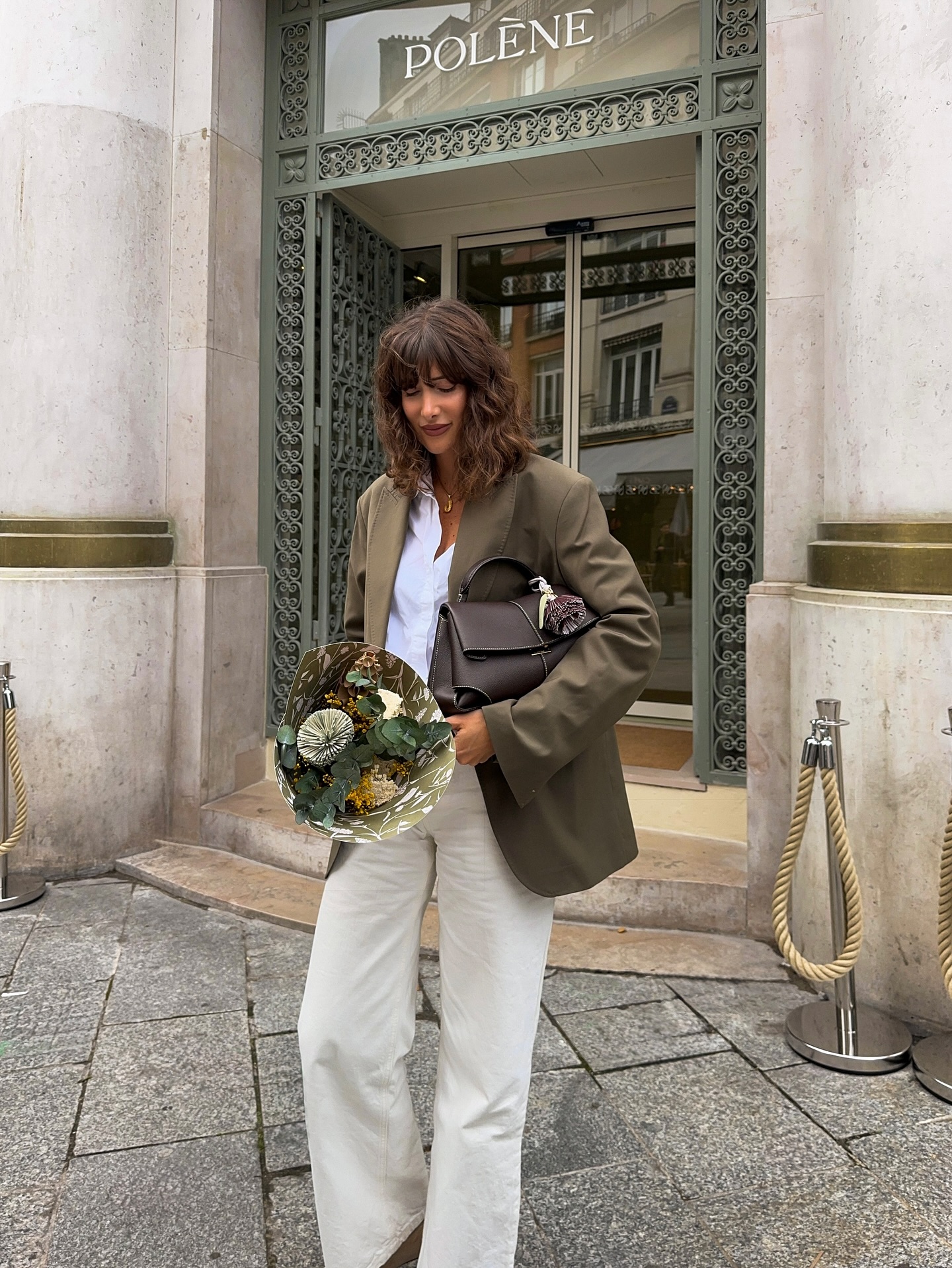 Phụ nữ Ph&aacute;p diện quần ống rộng với 5 mẫu &aacute;o, ai th&iacute;ch style đơn giản c&agrave;ng n&ecirc;n tham khảo- Ảnh 2.