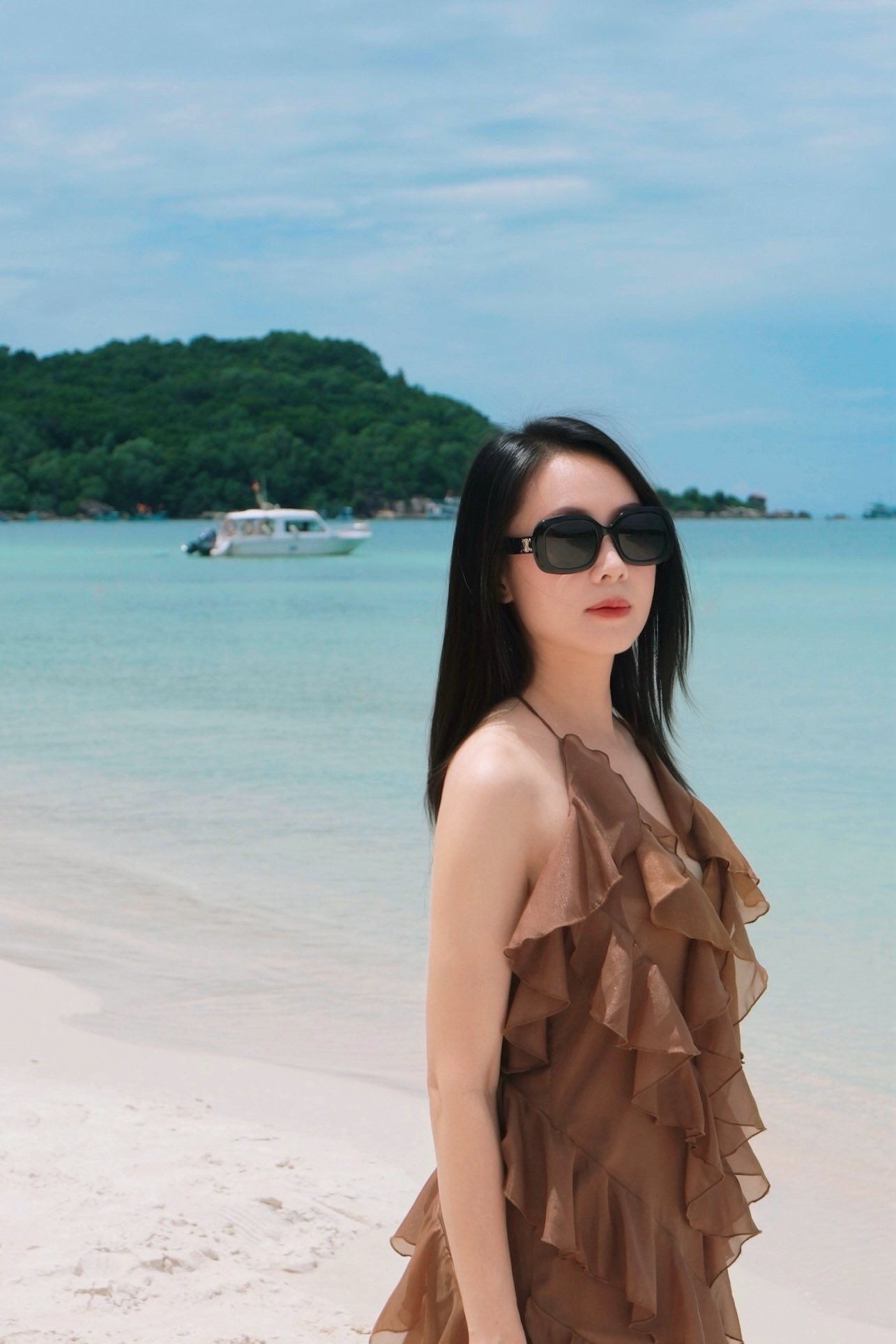 Mỹ nh&acirc;n được cả showbiz n&acirc;ng niu như b&aacute;u vật, 42 tuổi vẫn l&agrave; 