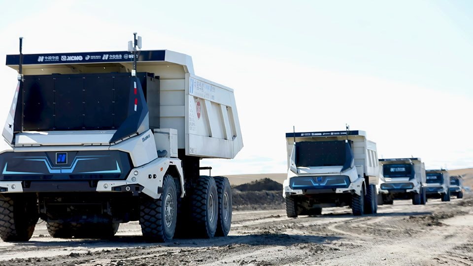 Ph&aacute;t hiện 100 xe tải Trung Quốc kh&ocirc;ng người l&aacute;i, hoạt động li&ecirc;n tục 24/7, b&iacute; mật khai th&aacute;c kho b&aacute;u lộ thi&ecirc;n lớn chưa từng c&oacute;- Ảnh 1.