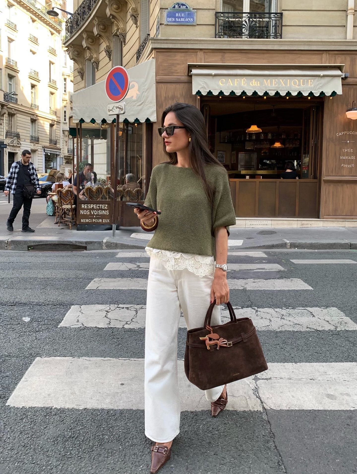 Phụ nữ Ph&aacute;p diện quần ống rộng với 5 mẫu &aacute;o, ai th&iacute;ch style đơn giản c&agrave;ng n&ecirc;n tham khảo- Ảnh 6.