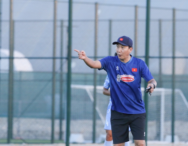 X&uacute;c động lời HLV Kim Sang-sik dặn d&ograve; U23 Việt Nam trước trận tứ kết U23 ch&acirc;u &Aacute;: Đau đấy nhưng cố m&agrave; vượt qua!- Ảnh 1.