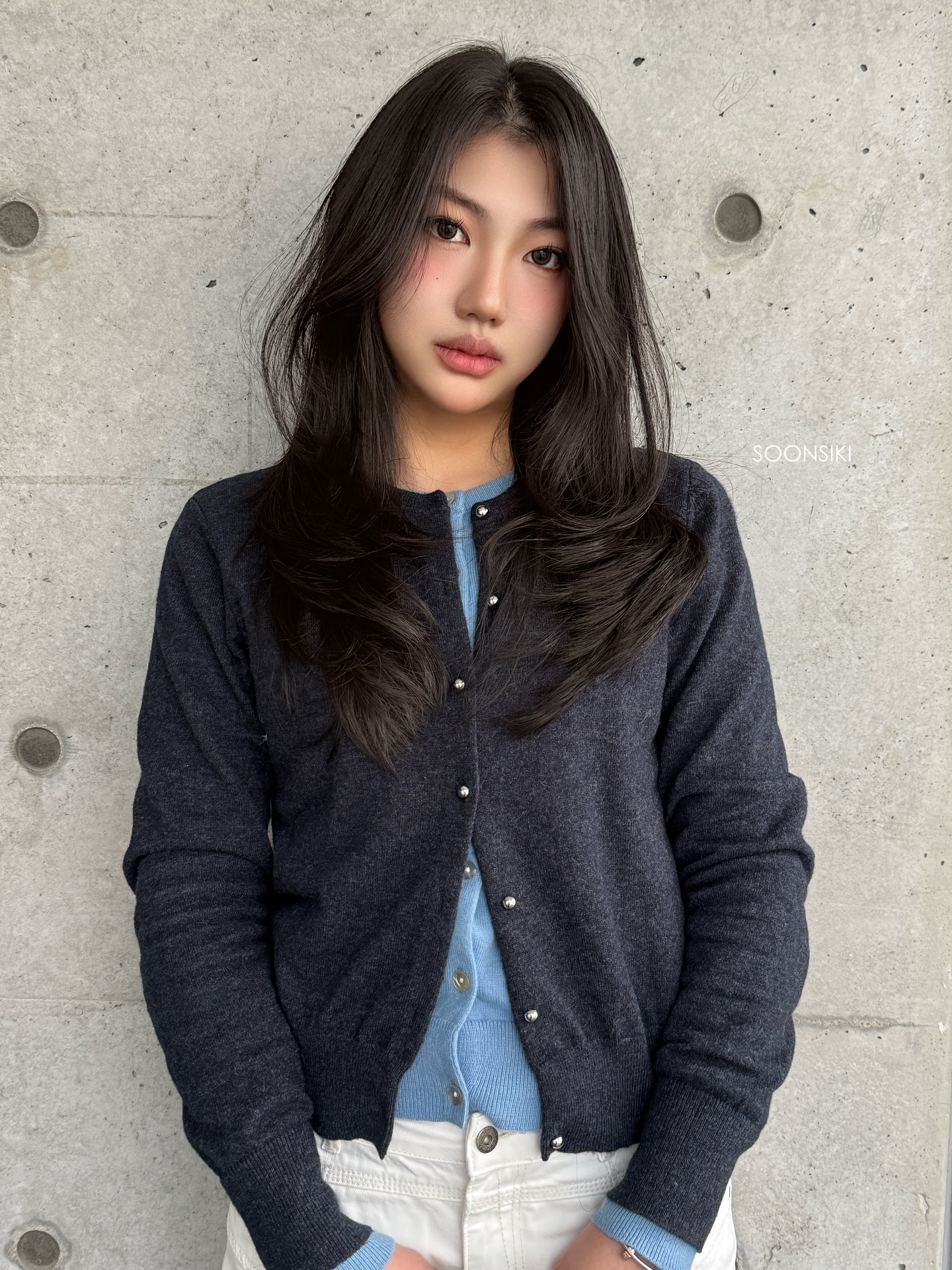 4 kiểu t&oacute;c kh&ocirc;ng cần nhuộm m&agrave;u vẫn rất trẻ, giữ nguy&ecirc;n m&agrave;u đen lại c&agrave;ng sang- Ảnh 2.