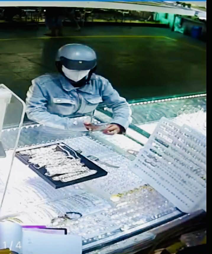 Bắt "nữ qu&aacute;i" cuỗm lắc tay 160 triệu tại chợ An Đ&ocirc;ng- Ảnh 2.