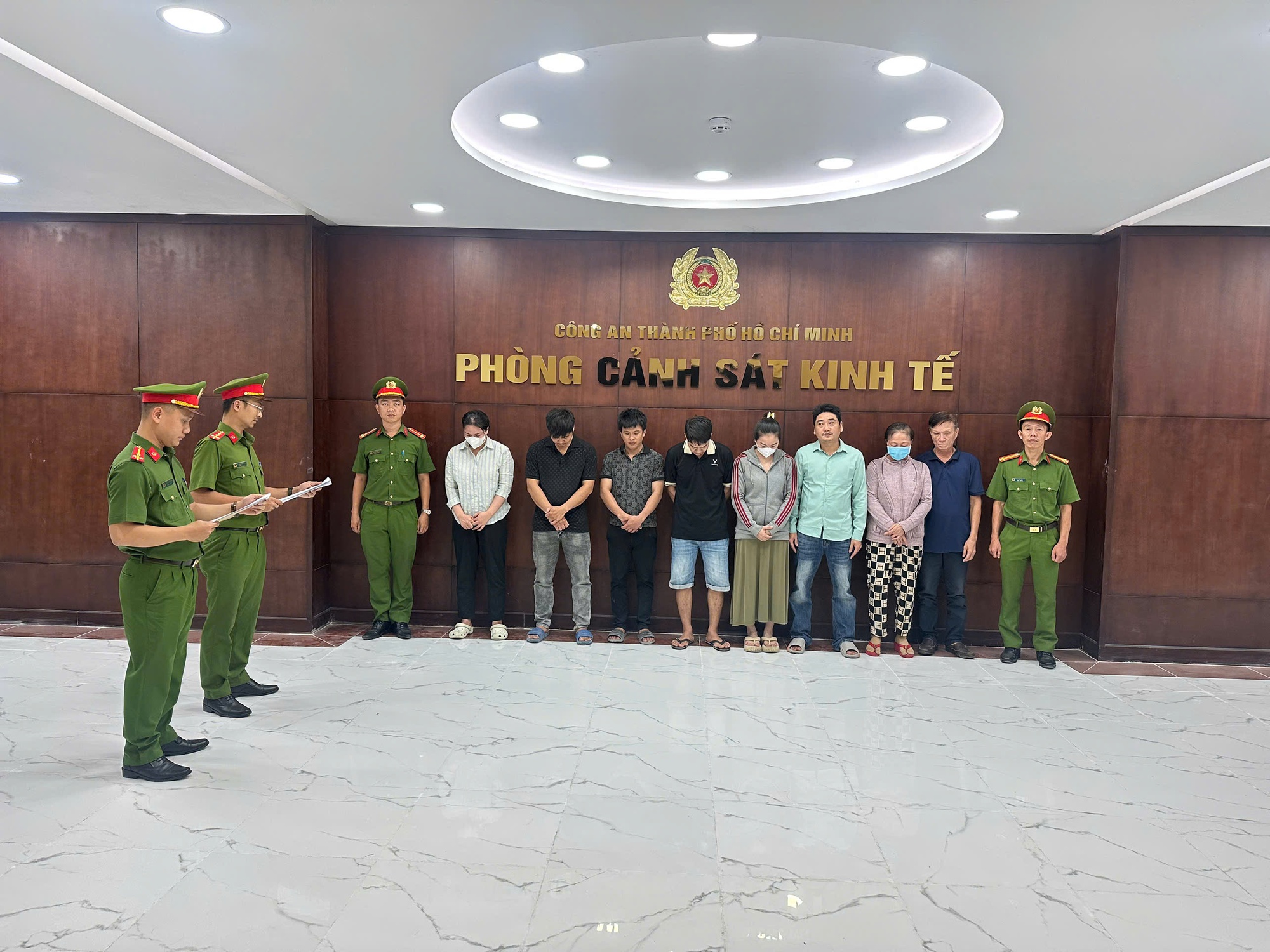 Kinh ho&agrave;ng: 50 tấn thịt heo "đội lốt" đ&agrave; điểu, d&ecirc;, nai, nh&iacute;m... cung cấp cho loạt kho lạnh, nh&agrave; h&agrave;ng tại TP.HCM v&agrave; nhiều tỉnh th&agrave;nh- Ảnh 1.