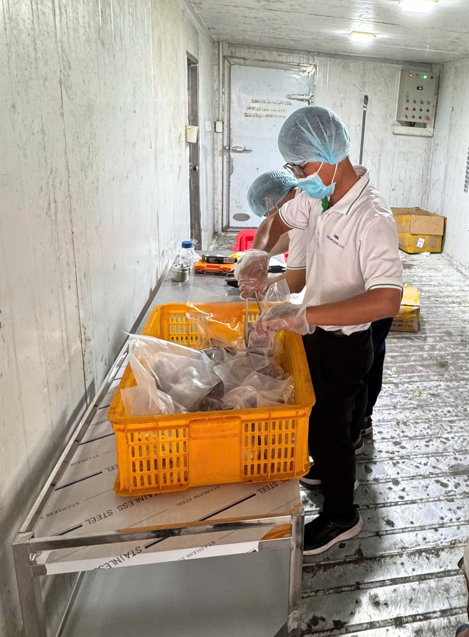 Cận cảnh kho thịt heo "đội lốt" đ&agrave; điểu, d&ecirc;, nai, nh&iacute;m tuồn ra thị trường vừa bị triệt ph&aacute;- Ảnh 10.