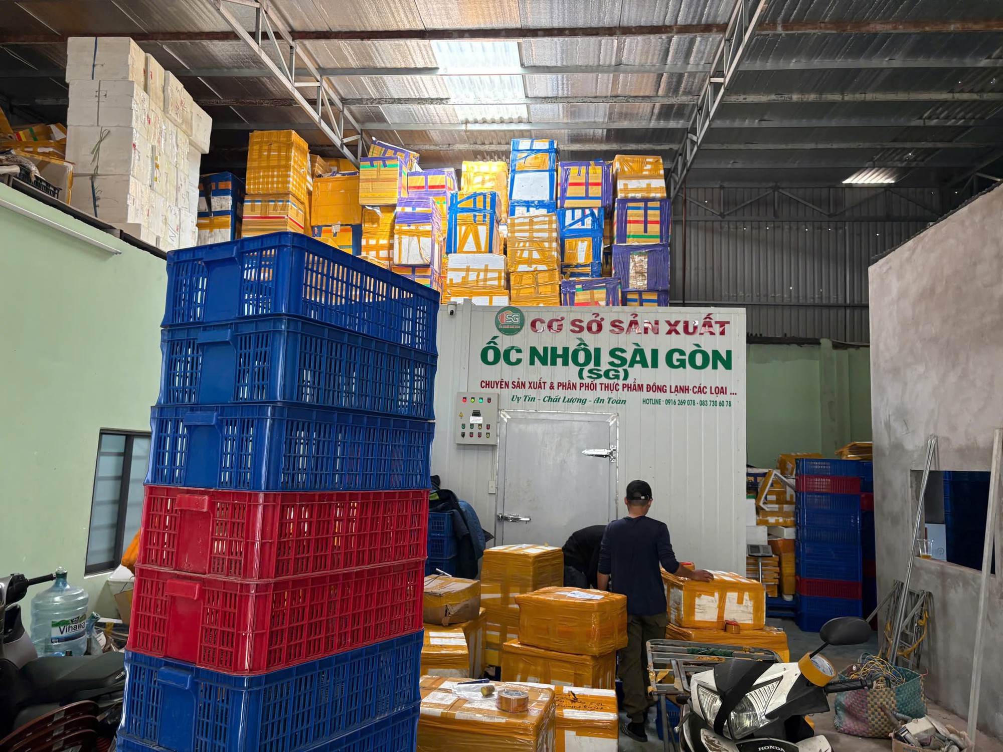 Cận cảnh kho thịt heo "đội lốt" đ&agrave; điểu, d&ecirc;, nai, nh&iacute;m tuồn ra thị trường vừa bị triệt ph&aacute;- Ảnh 4.