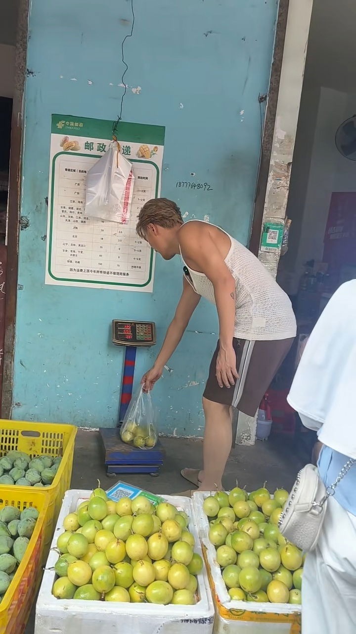 Sự hết thời của 1 Anh Trai Ch&ocirc;ng Gai: Từng khiến con g&aacute;i đại gia đi&ecirc;n đảo, giờ về qu&ecirc; đi h&aacute;t đ&aacute;m cưới dạo- Ảnh 7.