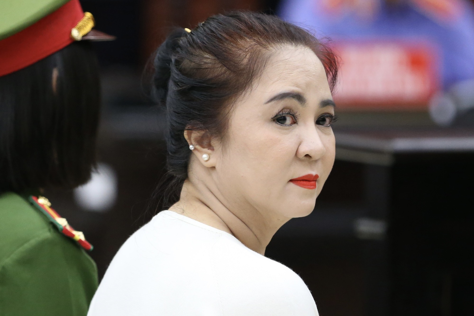 YouTube Đinh Lan hầu to&agrave;: Nh&igrave;n lại những bản &aacute;n sau "drama" Nguyễn Phương Hằng- Ảnh 1.