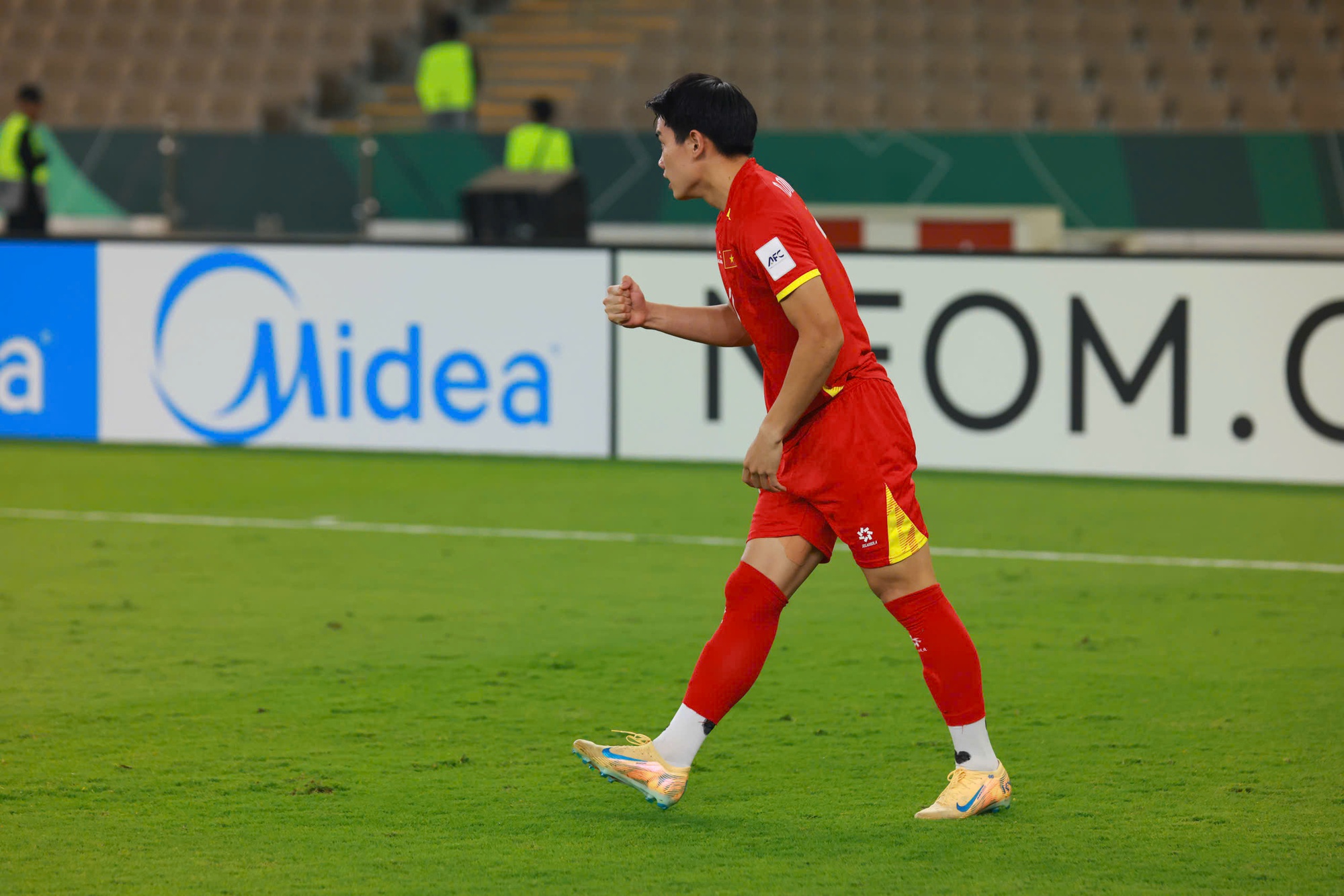 Sao trẻ 18 tuổi L&ecirc; Ph&aacute;t 