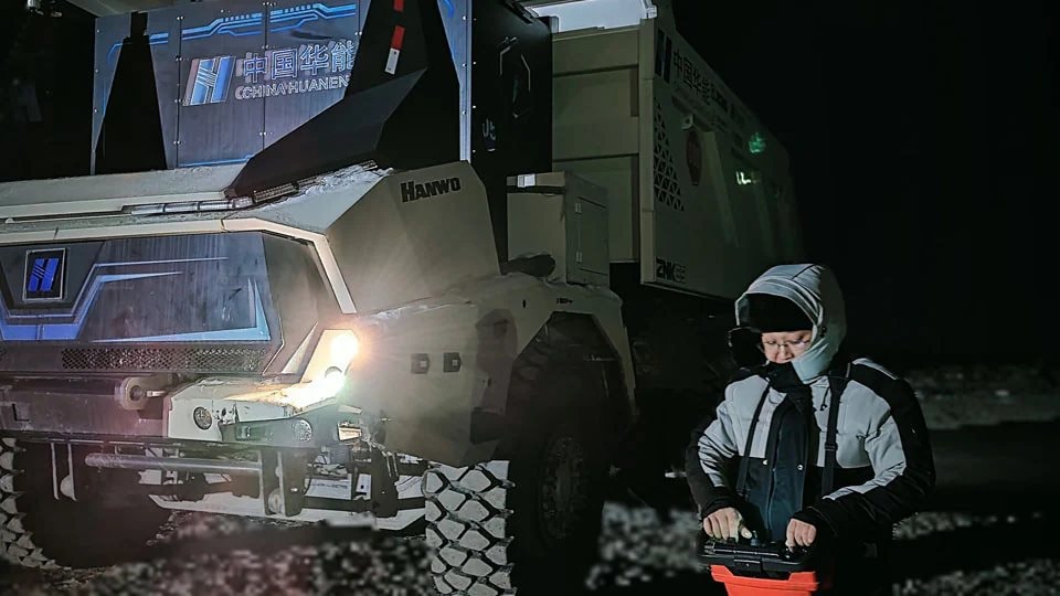 Ph&aacute;t hiện 100 xe tải Trung Quốc kh&ocirc;ng người l&aacute;i, hoạt động li&ecirc;n tục 24/7, b&iacute; mật khai th&aacute;c kho b&aacute;u lộ thi&ecirc;n lớn chưa từng c&oacute;- Ảnh 3.