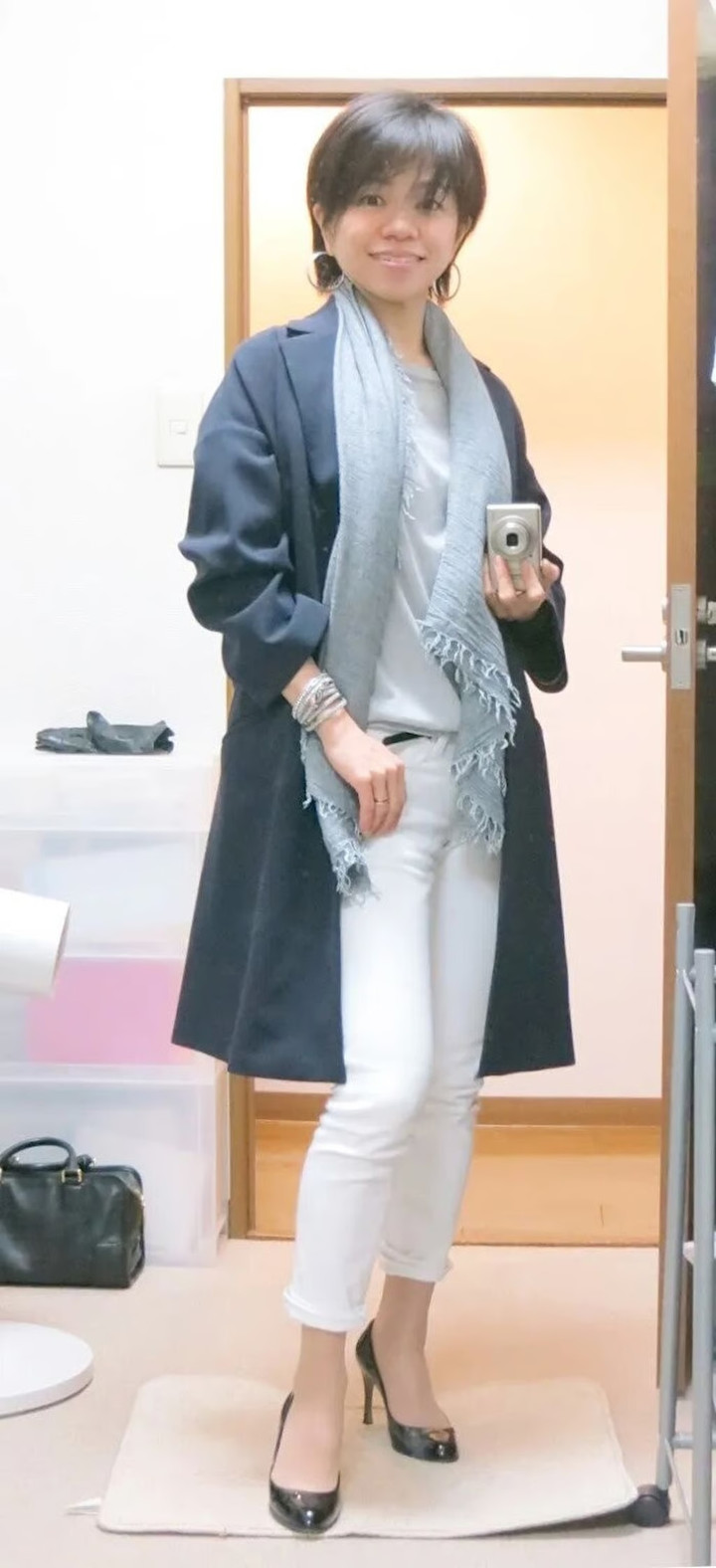 Người phụ nữ xấu x&iacute; lột x&aacute;c xinh đẹp nhờ 13 năm chụp ảnh selfie để 'sửa m&igrave;nh'- Ảnh 2.