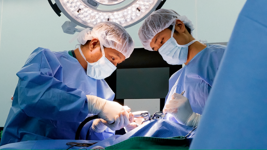 Ca mổ chưa từng c&oacute; tiền lệ tại Việt Nam- Ảnh 2.