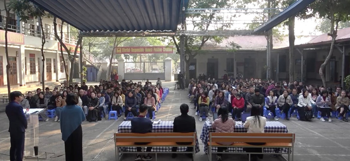 C&acirc;u hỏi "sao mẹ kh&ocirc;ng hỏi con l&agrave;m sao đạt 9,75 điểm" khiến phụ huynh sững người- Ảnh 2.