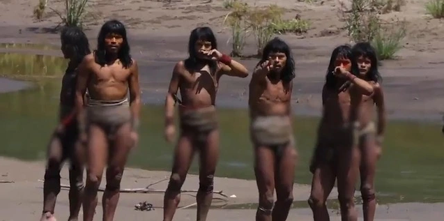 Lần đầu c&ocirc;ng bố ảnh của bộ lạc b&iacute; ẩn nhất thế giới, chuy&ecirc;n gia n&oacute;i vẫn c&ograve;n khoảng 200 cộng đồng tương tự- Ảnh 3.