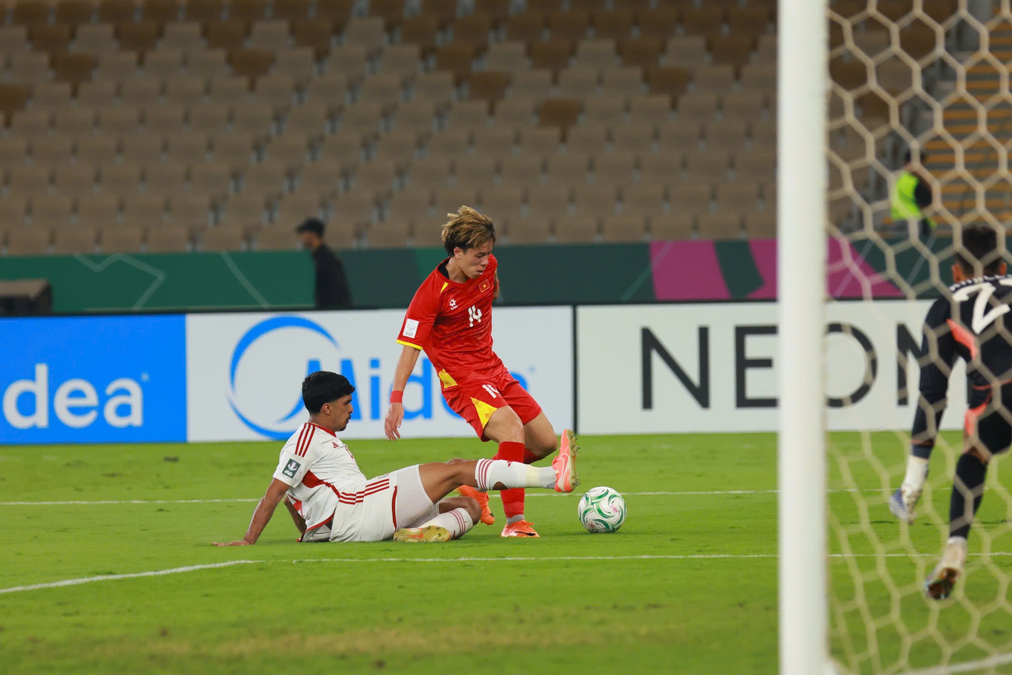 Sao trẻ 18 tuổi L&ecirc; Ph&aacute;t 