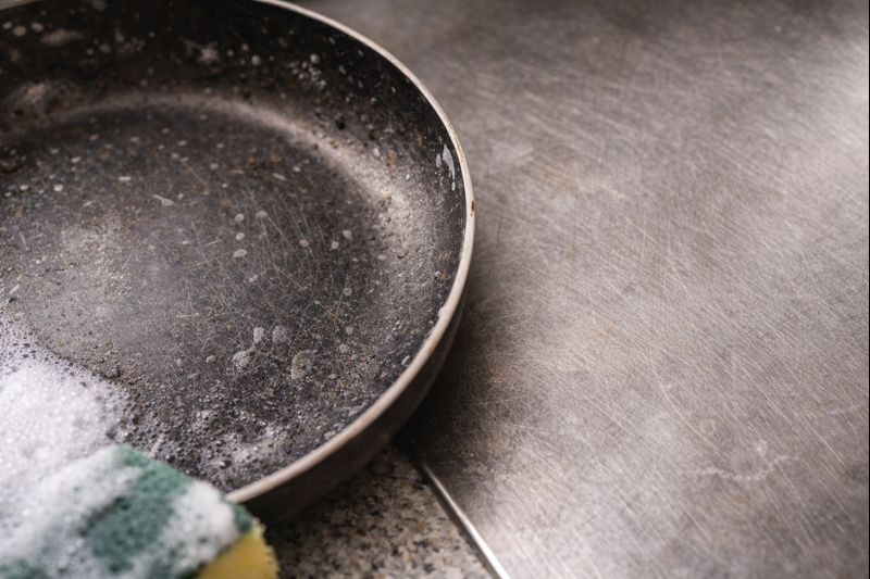 Ai cũng d&ugrave;ng nước rửa b&aacute;t cho mọi thứ nhưng h&oacute;a ra đ&oacute; lại l&agrave; l&yacute; do đồ d&ugrave;ng nhanh hỏng hơn- Ảnh 2.