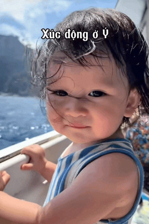 Kh&oacute;c ở Mỹ, ng&atilde; ở Paris..., c&ocirc; b&eacute; mới 3 tuổi đ&atilde; được 