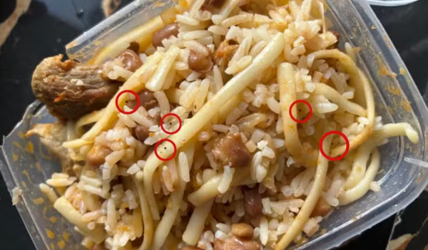 Bị cấm gặp bạn trai, c&ocirc; g&aacute;i 17 tuổi rắc thuốc diệt chuột v&agrave;o bữa tối của bố mẹ- Ảnh 1.