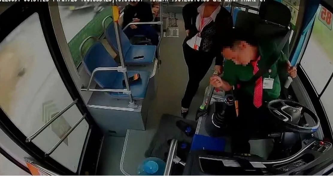 T&agrave;i xế đột quỵ sau v&ocirc; lăng: B&aacute;c sĩ cảnh b&aacute;o n&oacute;ng v&igrave; li&ecirc;n quan nhiều nh&acirc;n mạng- Ảnh 1.