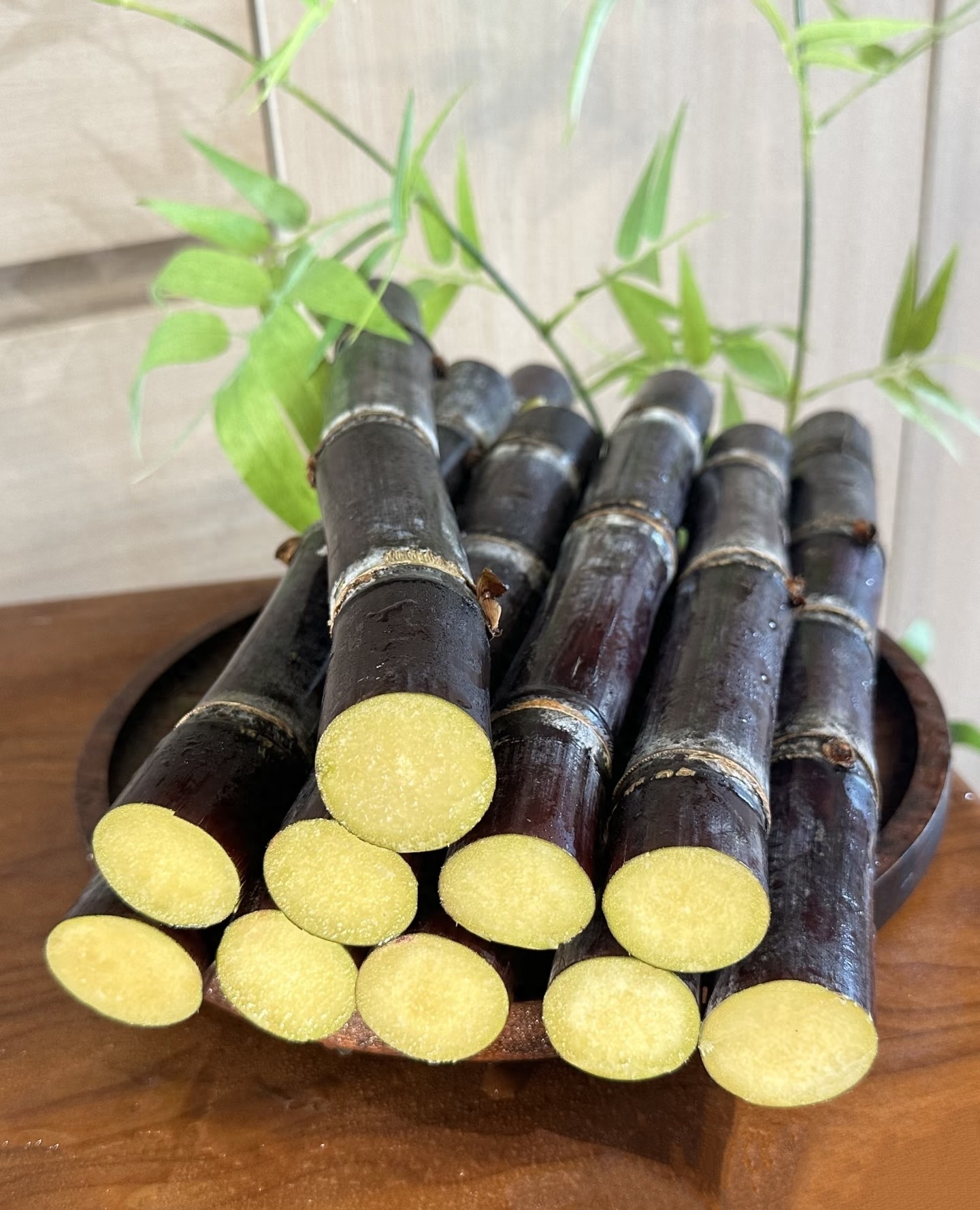 M&ugrave;a đ&ocirc;ng da kh&ocirc; nứt nẻ, m&ocirc;i bong tr&oacute;c, đừng vội mua mỹ phẩm đắt tiền: H&atilde;y đun ngay nồi nước 