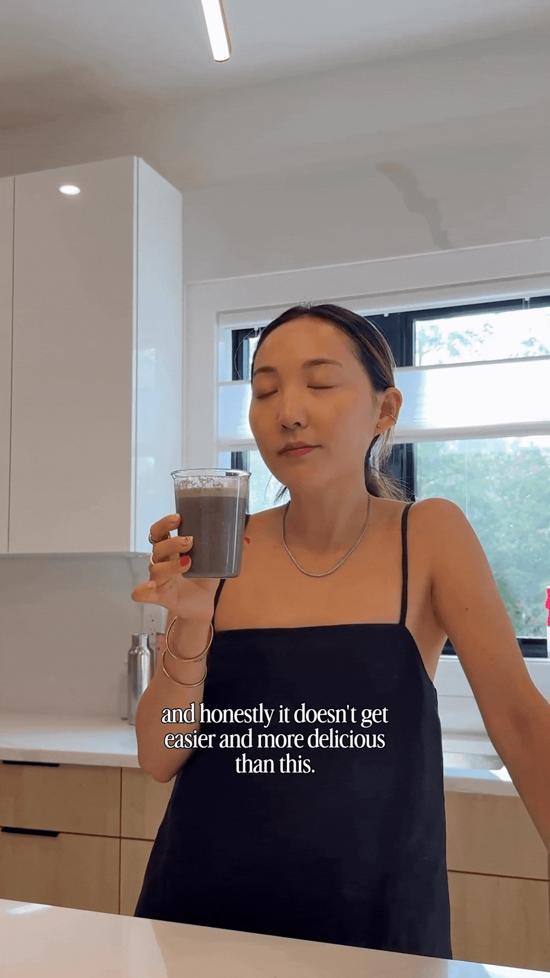 Thứ nước m&agrave;u đen kh&ocirc;ng bắt mắt nhưng uống v&agrave;o t&oacute;c đẹp th&ocirc;i rồi: U60 đầu kh&ocirc;ng t&oacute;c bạc cũng nhờ vậy- Ảnh 8.