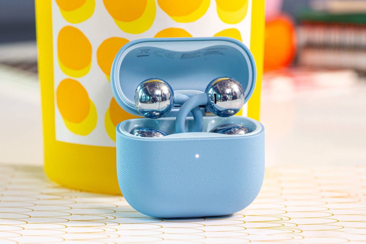 Mẫu tai nghe thiết kế lạ mắt, gi&aacute; 5 triệu đồng- Ảnh 2.