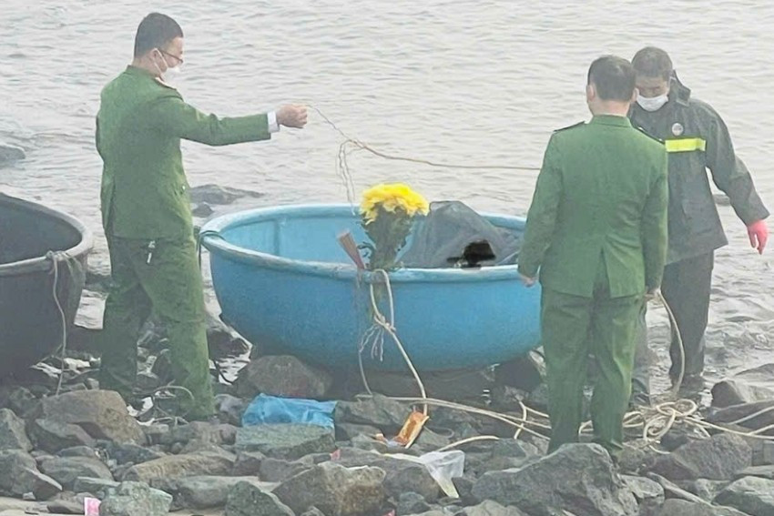 Ph&aacute;t hiện thi thể nam giới tr&ocirc;i dạt tr&ecirc;n biển H&agrave; Tĩnh- Ảnh 1.