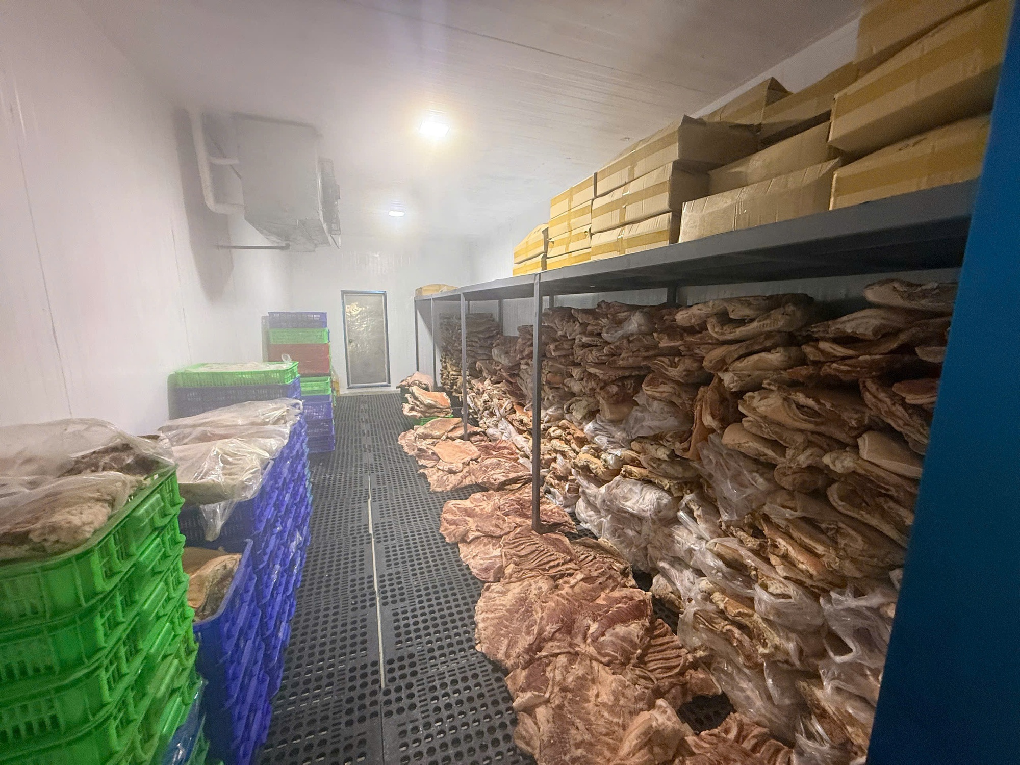 Đồng loạt kh&aacute;m x&eacute;t ở nhiều tỉnh th&agrave;nh trong chuy&ecirc;n &aacute;n lớn, bắt Gi&aacute;m đốc Trần Thị Vạn Phước v&agrave; 7 người- Ảnh 2.