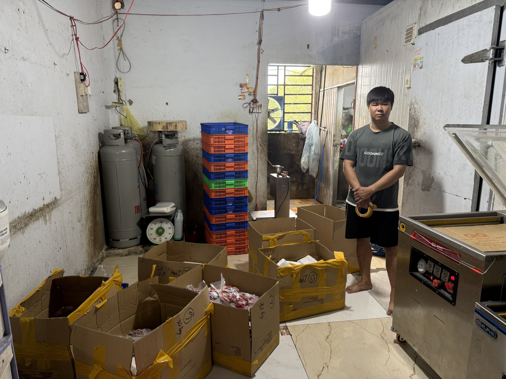 Đồng loạt kh&aacute;m x&eacute;t ở nhiều tỉnh th&agrave;nh trong chuy&ecirc;n &aacute;n lớn, bắt Gi&aacute;m đốc Trần Thị Vạn Phước v&agrave; 7 người- Ảnh 1.