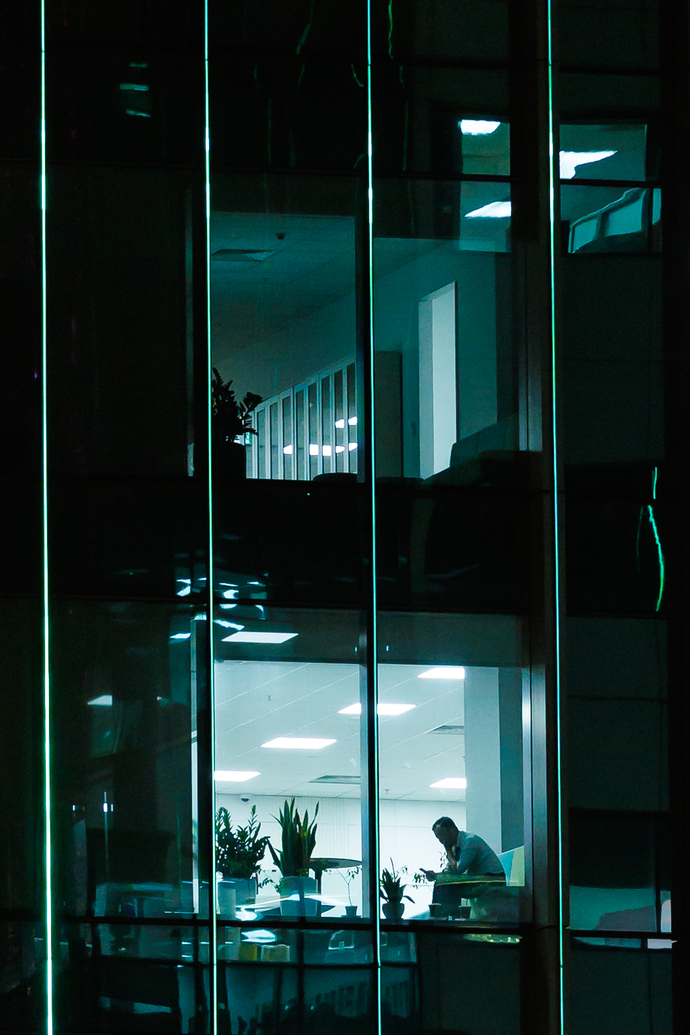 VIDEO: Sau 20h30 c&aacute;c t&ograve;a nh&agrave; văn ph&ograve;ng Viettel, VPbank, JP Morgan vẫn s&aacute;ng đ&egrave;n, nh&acirc;n vi&ecirc;n TP.HCM tăng ca đến 2-3 giờ s&aacute;ng- Ảnh 8.