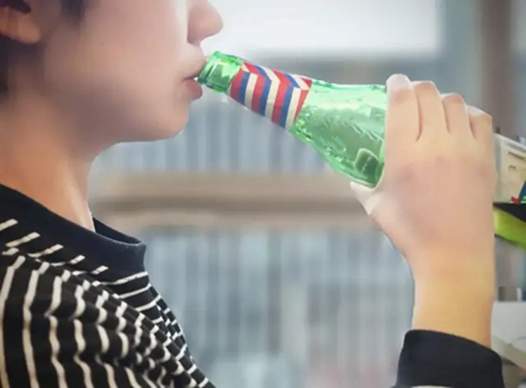 Ch&agrave;ng trai 24 tuổi đột nhi&ecirc;n bị m&ugrave; sau khi uống 250ml loại nước "vạn người m&ecirc;"- Ảnh 1.