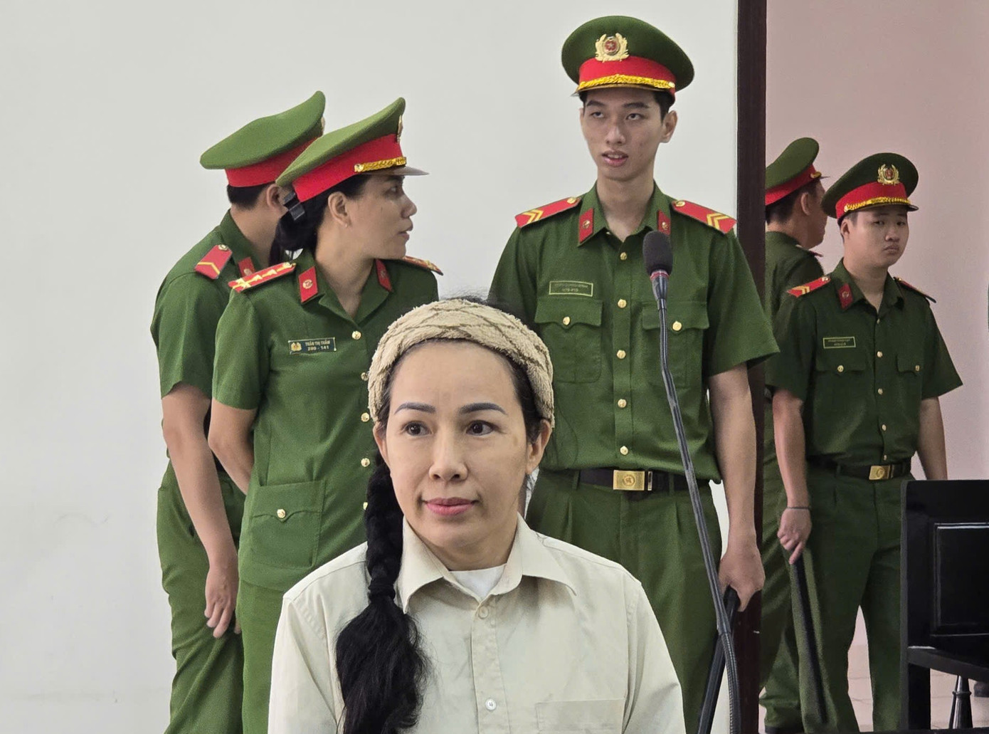 X&uacute;c phạm vợ chồng b&agrave; Nguyễn Phương Hằng, YouTuber Đinh Thị Lan bị phạt 21 th&aacute;ng t&ugrave;- Ảnh 2.